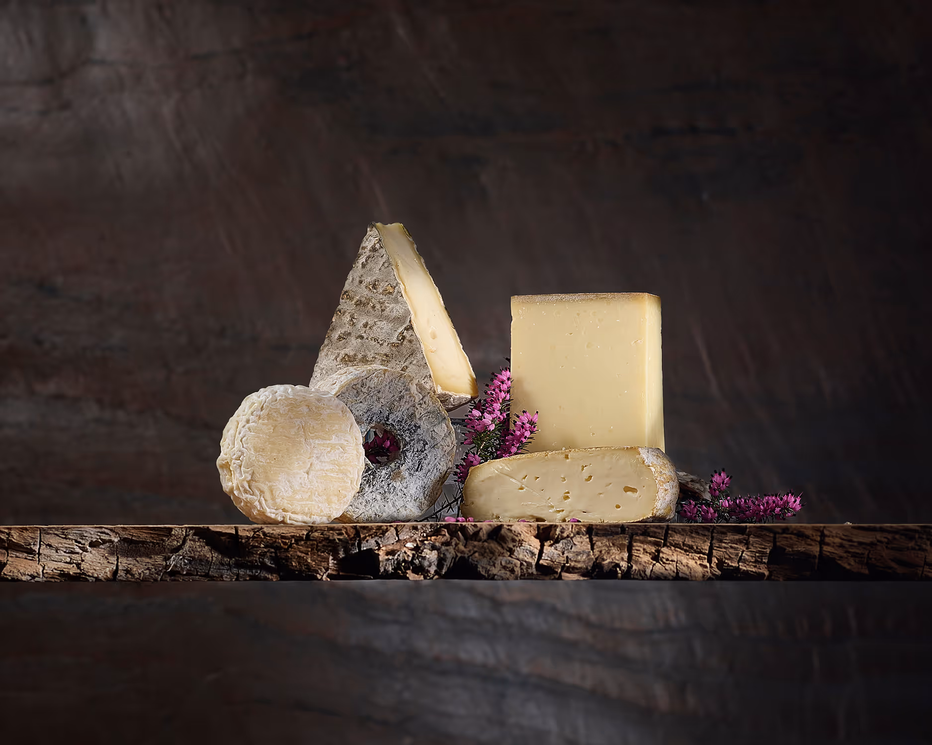 Image d'un plateau de fromages de l'éleveur de fromages antony à ferrette