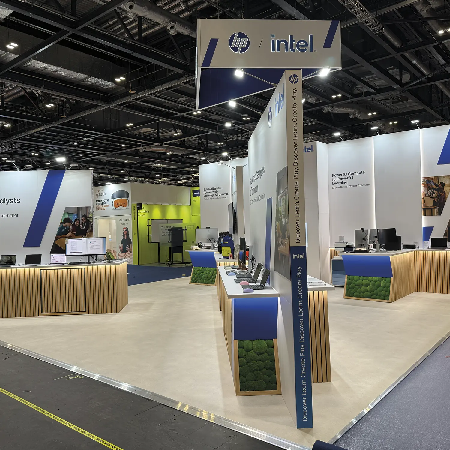 HP exhibition stand at BETT 2026 featuring bespoke exhibition graphics, branded wall panels and modular beMatrix construction