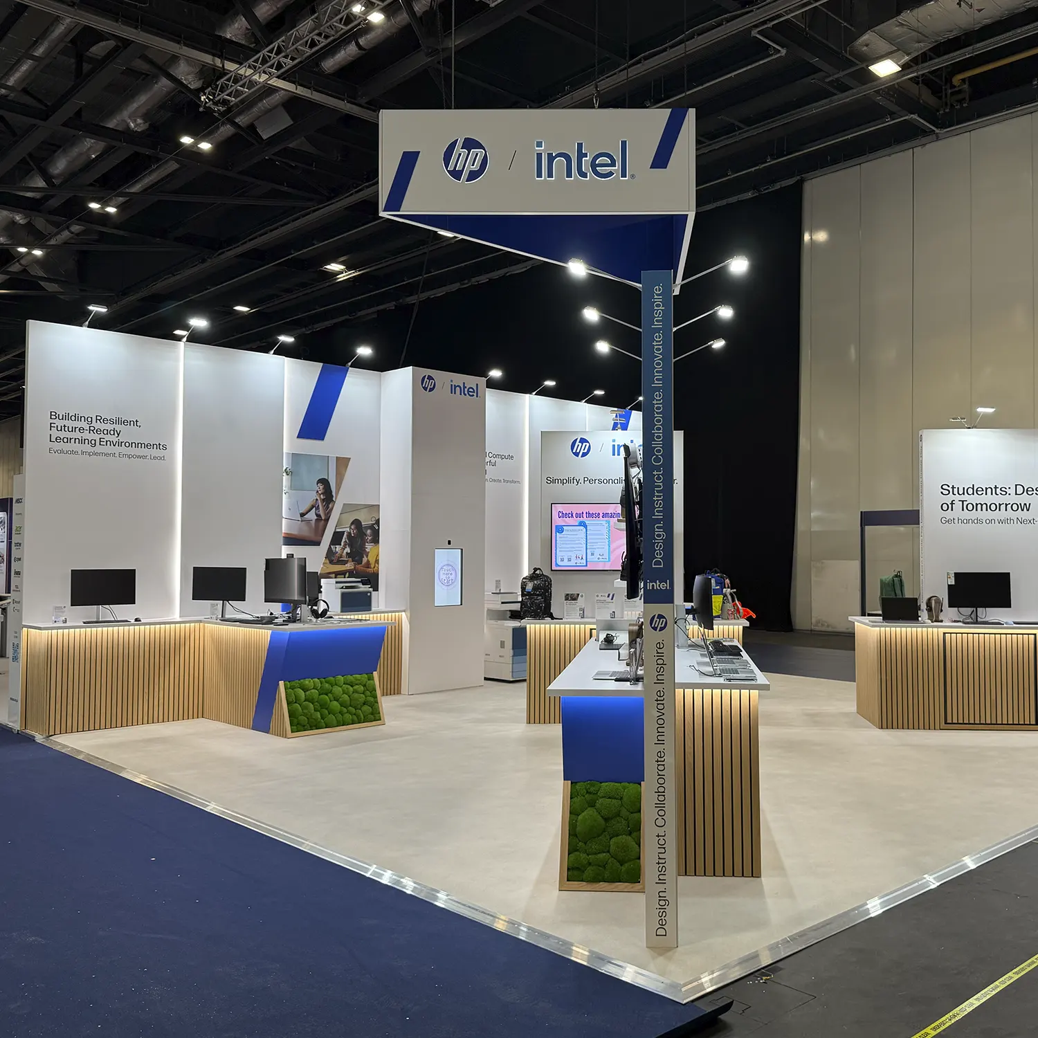 HP BETT 2026 exhibition stand showcasing large format graphics, angled walls and custom event branding