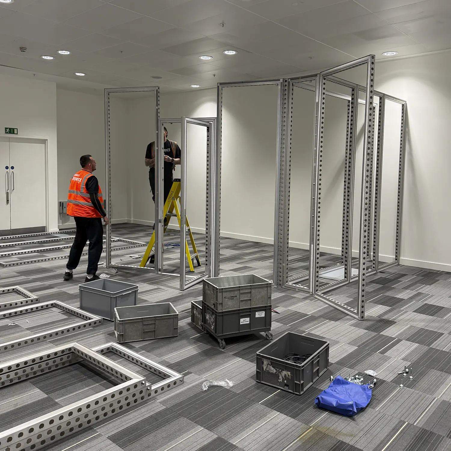Installation of HP exhibition stand graphics and branding during BETT 2026 build phase