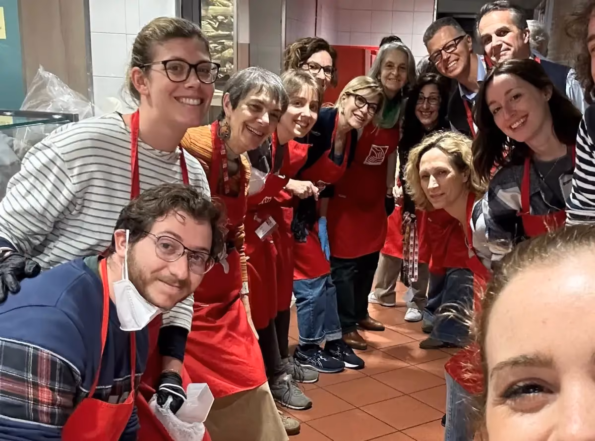 Gruppo di persone durante un evento sociale