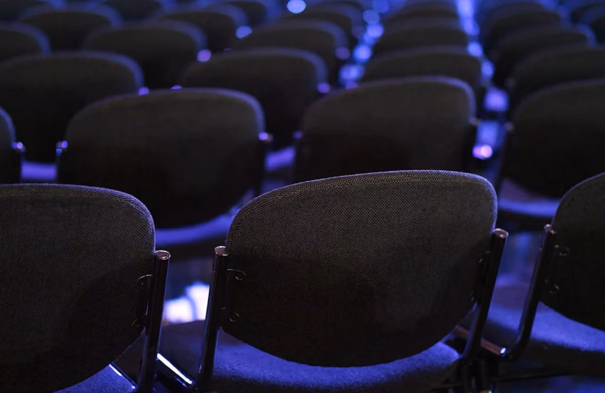 Poltrone di una tributa prima di un event talk