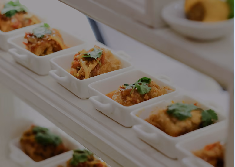 Buffet di finger food per un evento aziendale