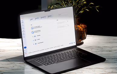 Laptop con la piattaforma Kampaay
