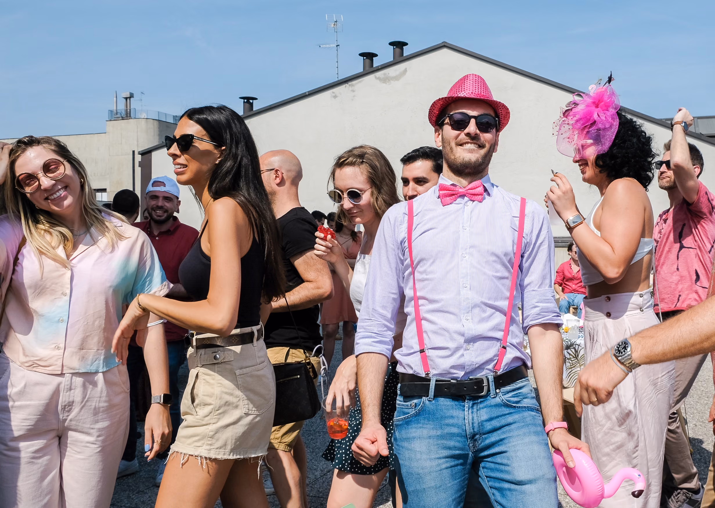 Una colorata festa aziendale estiva