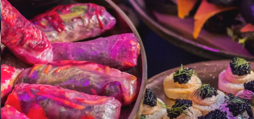Primo piano su piatti di un catering