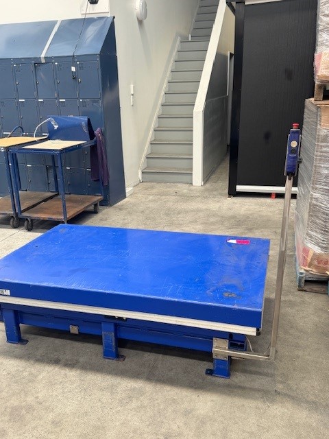 Scissor Lift Table (x2)