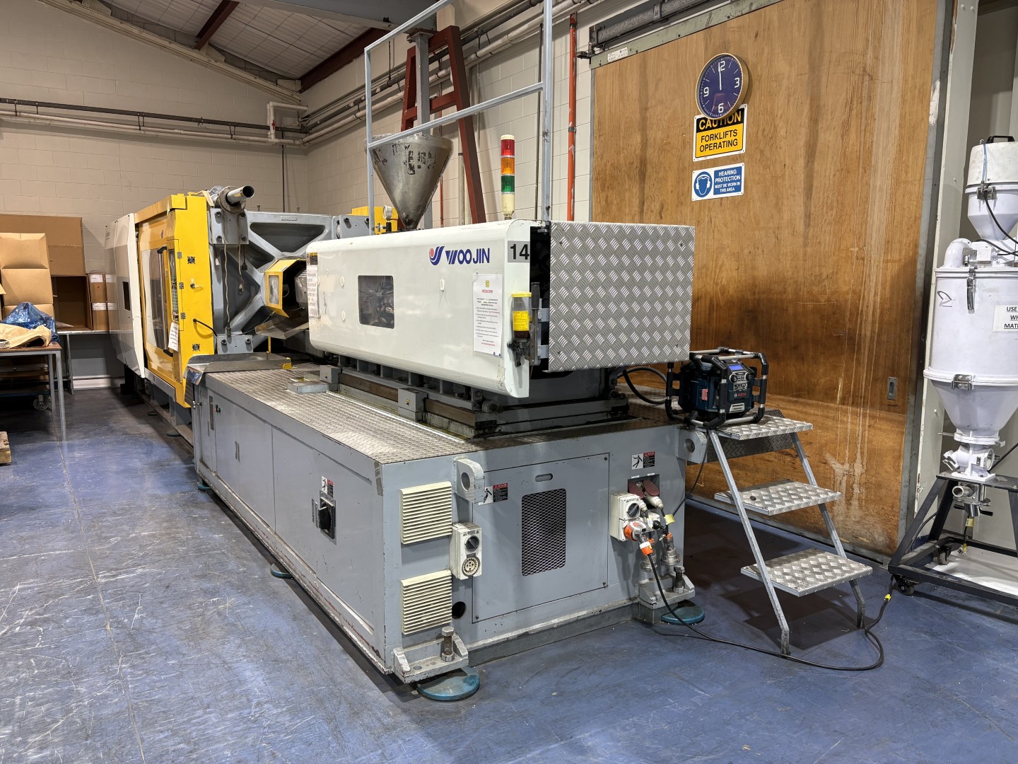 Injection Moulder