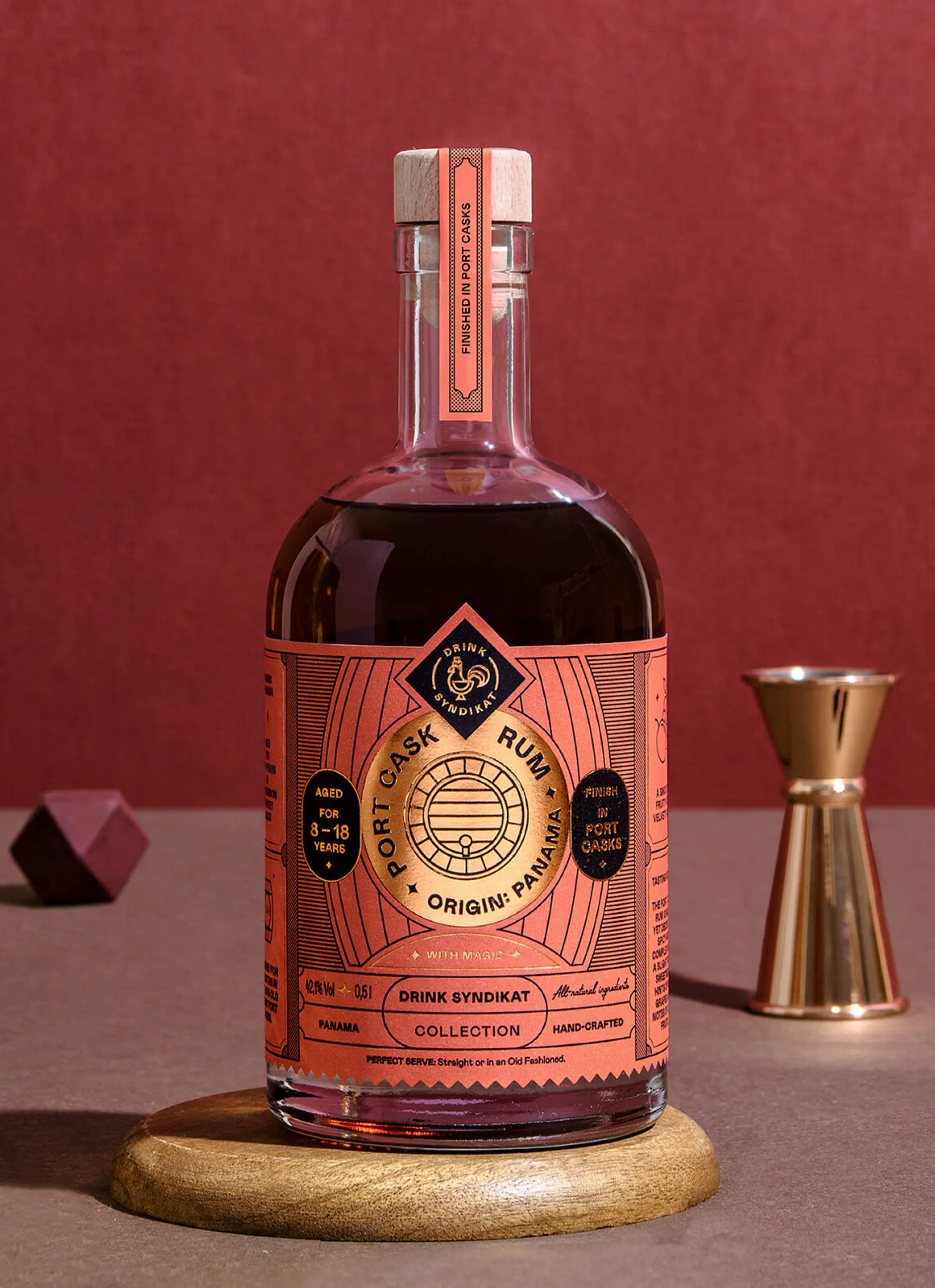 Studioaufnahme der „Port Cask Rum“-Flasche