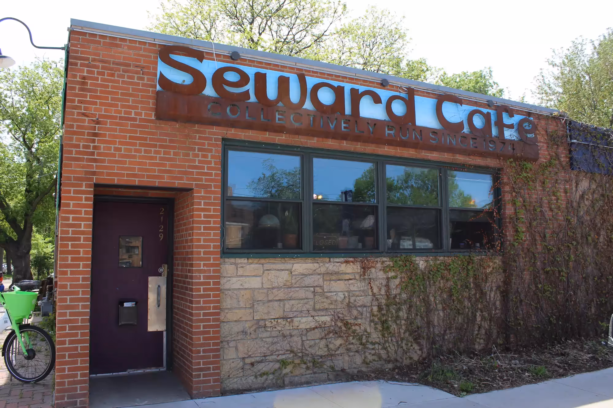 Dining & Entertainment