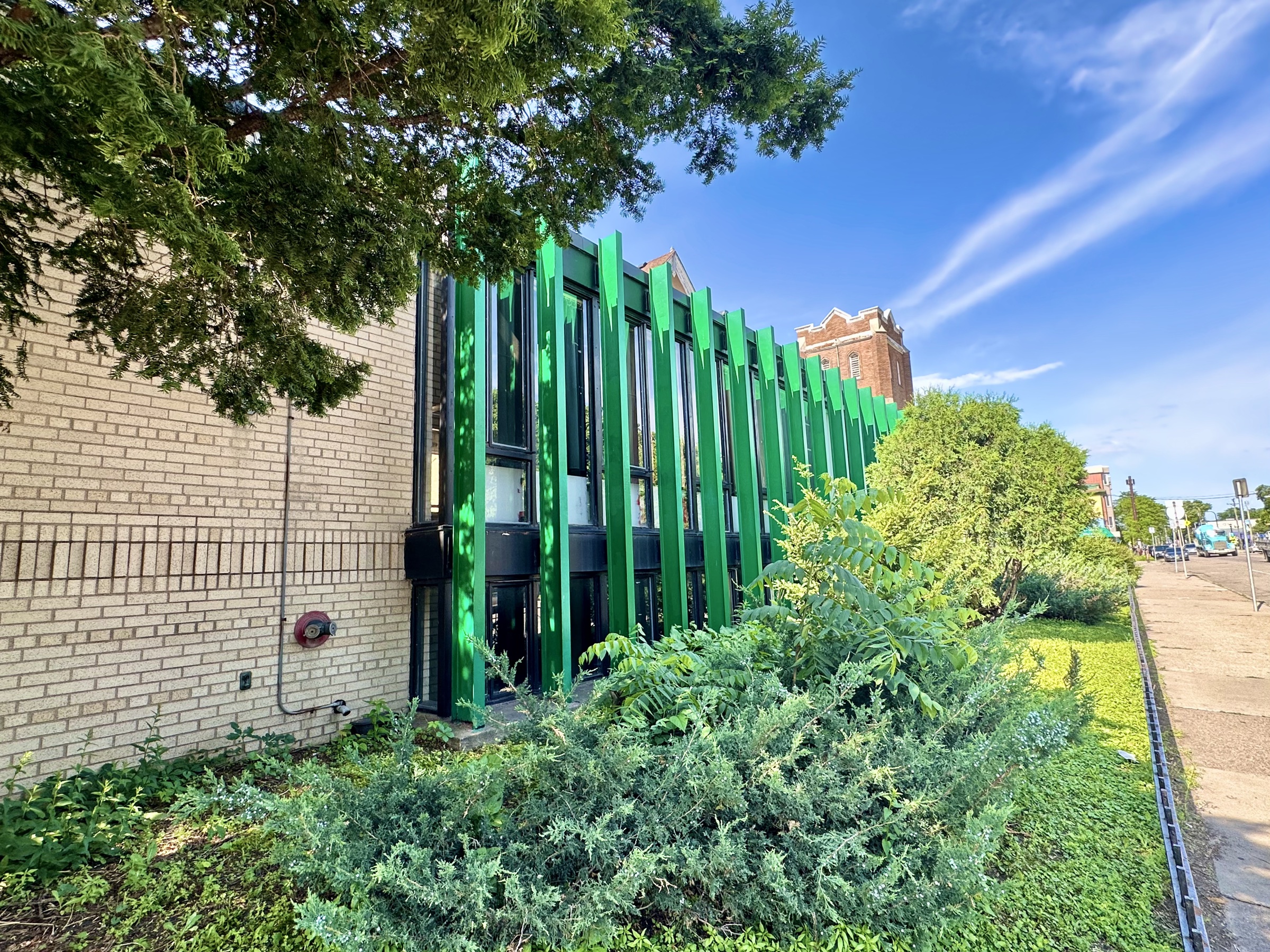 2511 E Franklin Ave