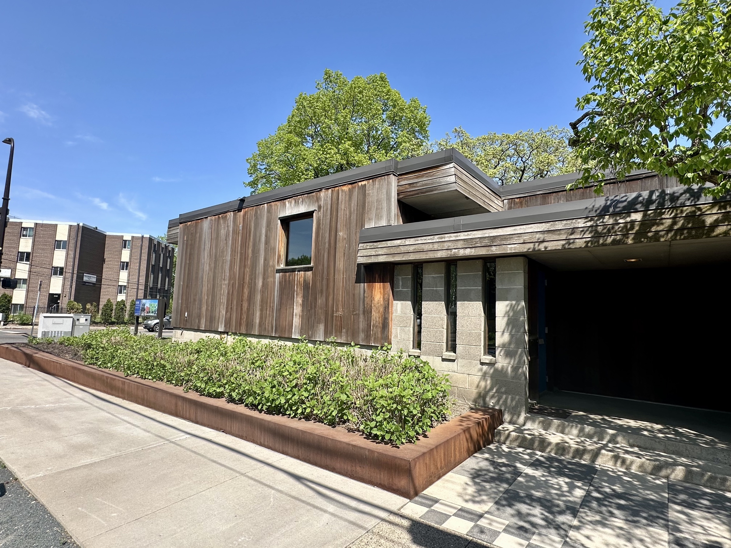 3101 E Franklin Ave