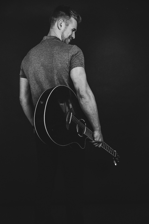 Kadin Beller performing for an RMF Entertainment wedding
