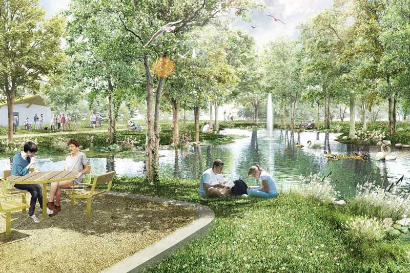 Grüner Park mit einem Teich, in dem Schwäne und Enten schwimmen, Menschen sitzen auf Bänken und Grasflächen, umgeben von Bäumen, Vögel fliegen am Himmel.