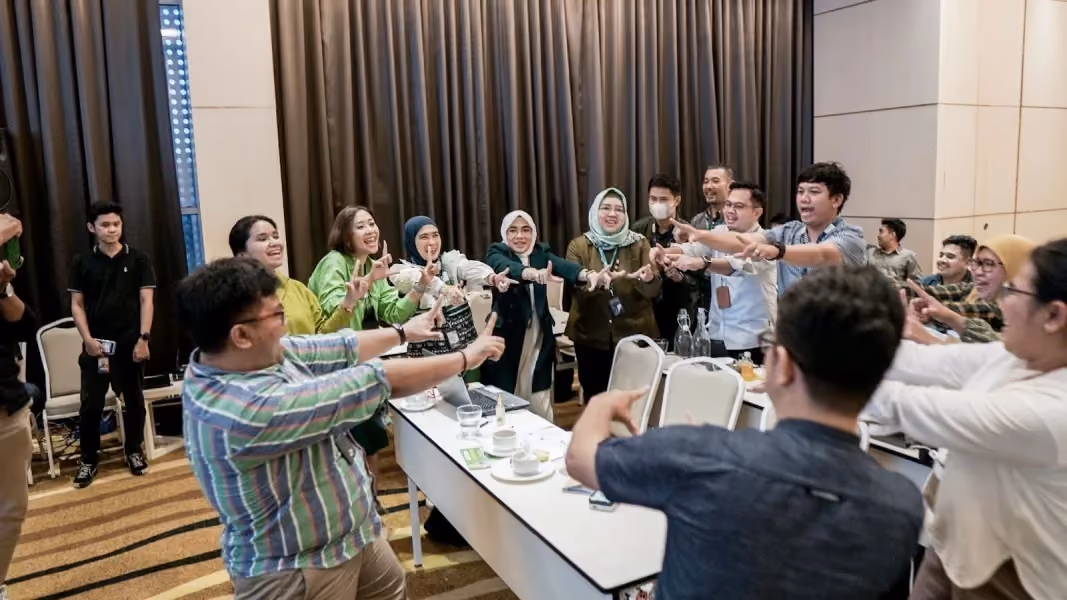 tema gathering lucu: kreativitas