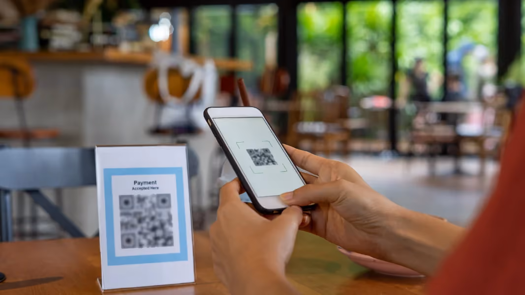 contoh inovasi produk: cashless payment