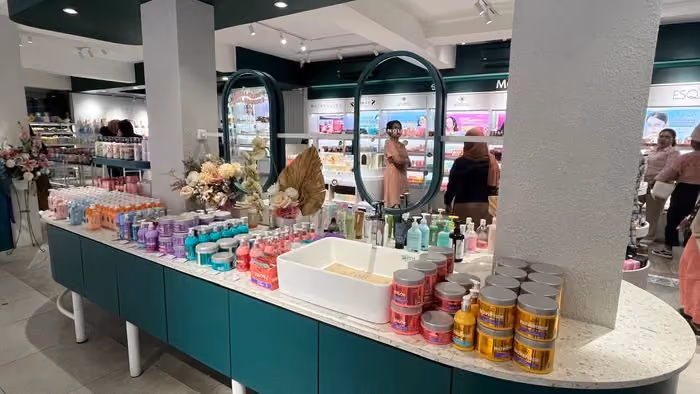 konsep unik store jelita kosmetik