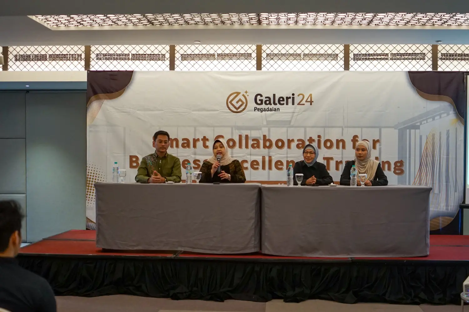 Galeri 24 perlu melakukan peningkatan kualitas pelayanan, cepat dalam mengambil keputusan, dan perbaikan kinerja lainnya. Oleh karena itu, sebuah keputusan tepat bagi Galeri 24 Pegadaian untuk mengadakan corporate training dengan topik effective support skills bersama Belajarlagi.