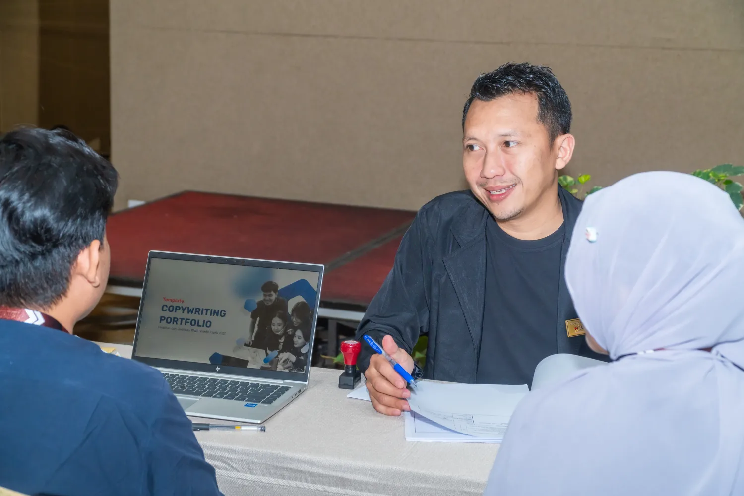 cara menjawab mengapa and aingin bekerja di perusahaan kami?