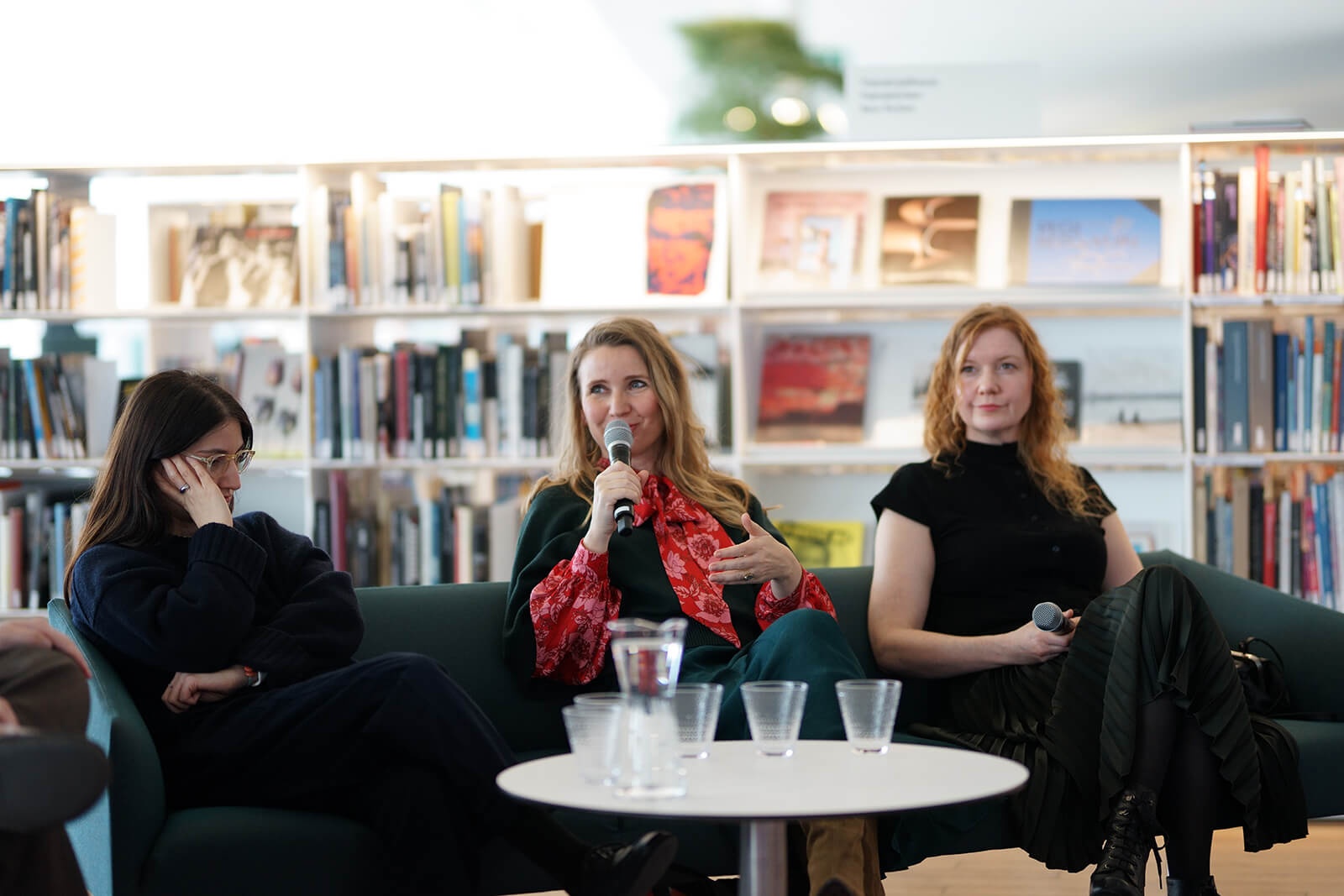 Panel Analog Futures podczas Helsinki Analog Festival w bibliotece Oodi w Helsinkach