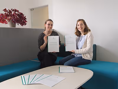 Unser Team präsentiert stolz unsere neue Unternehmensbroschüre