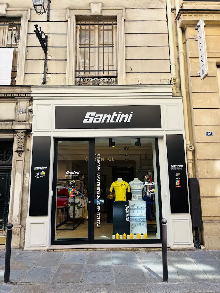 Santini profite de l’arrivée Tour de France 2025 pour ouvrir un pop-up store