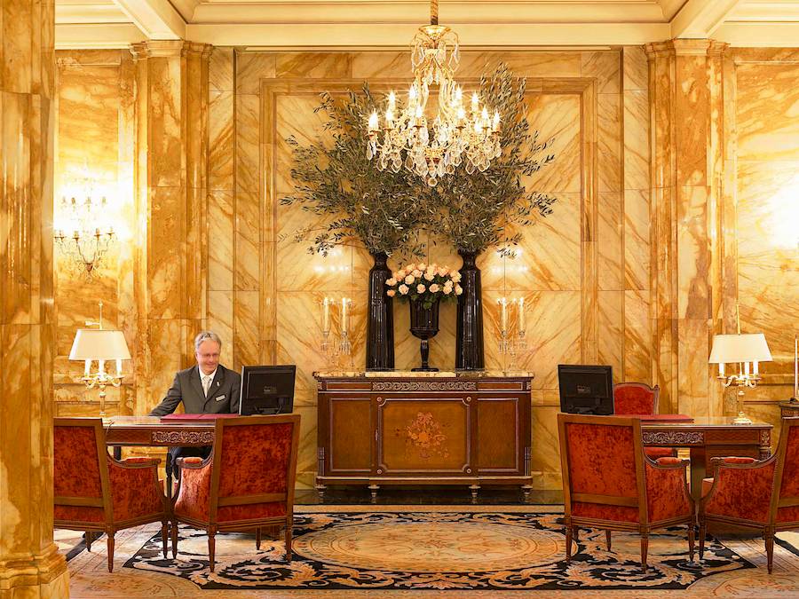 Le comptoir de réception ©Hôtel de Crillon, Paris