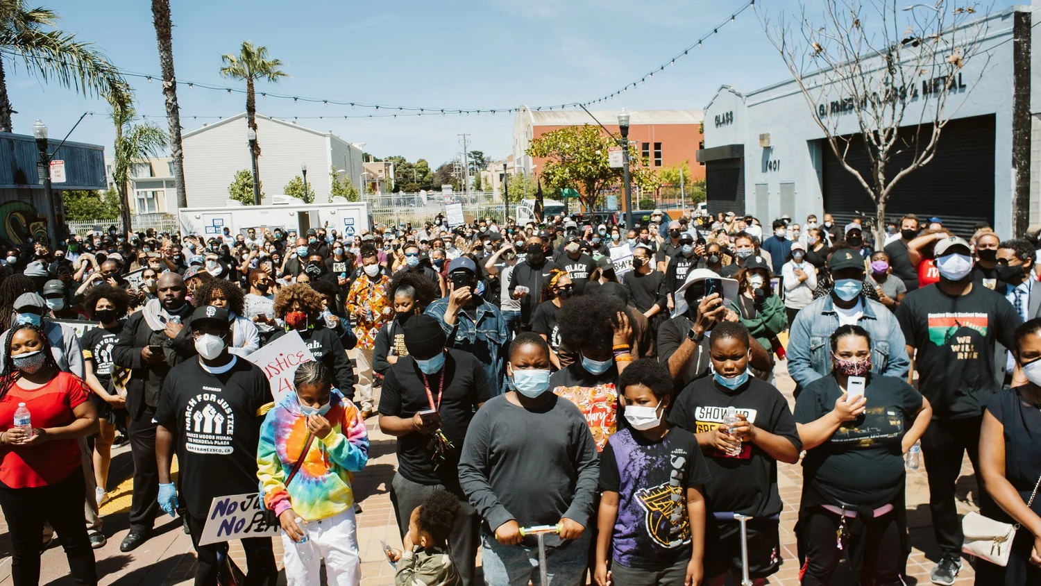 Wide view of the assembled crowd facing the camera.