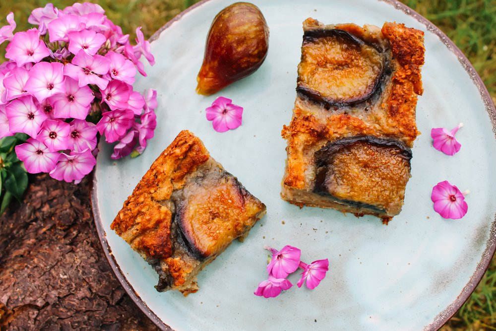 Saffraancake met verse vijgen en aardappelen