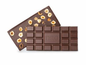 NAO melkchocolade met hazelnoten