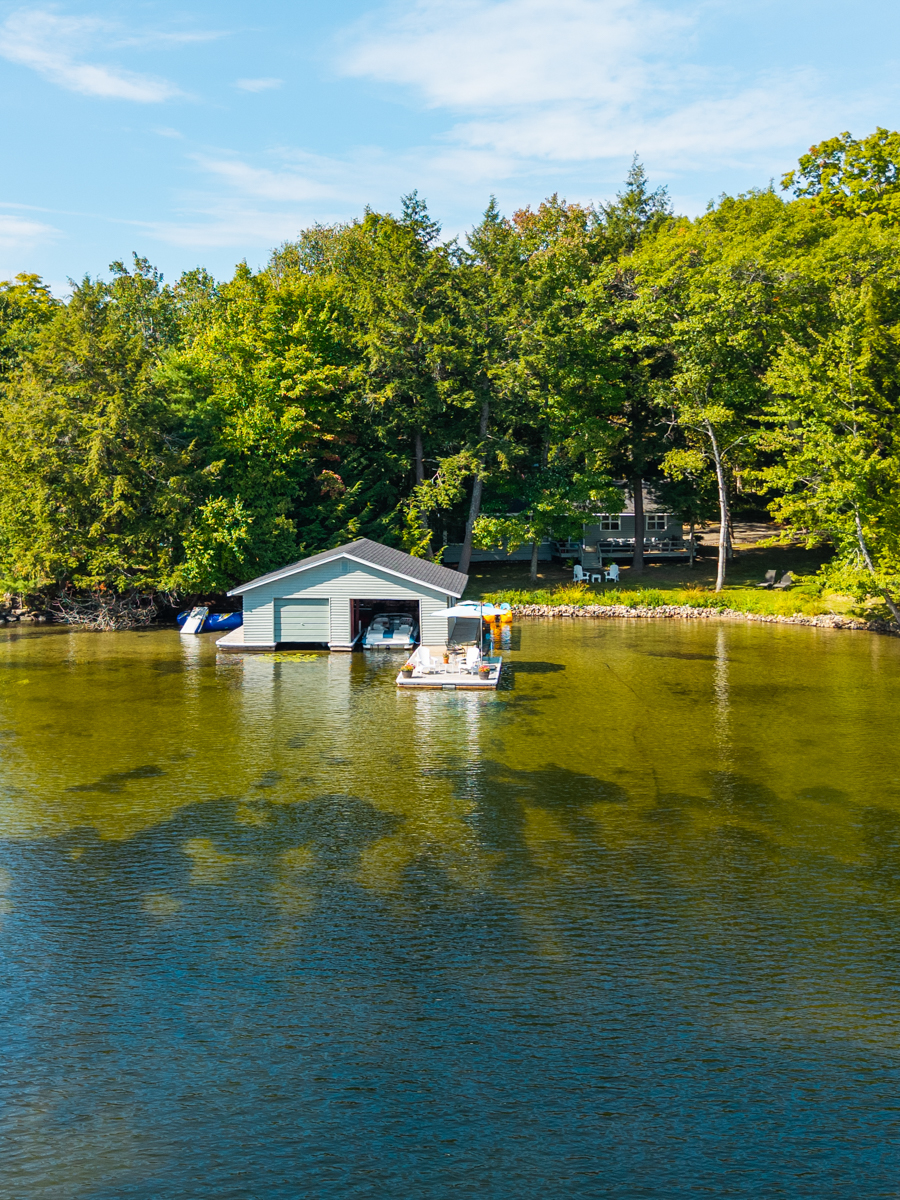 Lake Rosseau - Classic 4 bedroom Muskoka Cottage Gem
