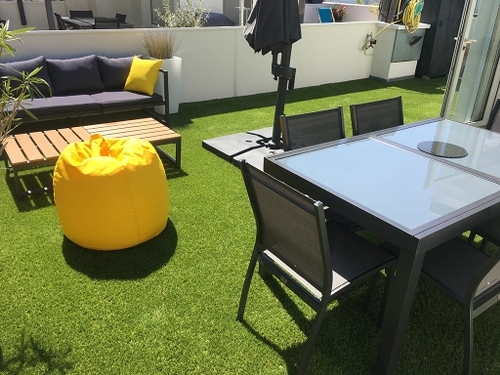 Terrasse en gazon synthétique, Suresnes (92)