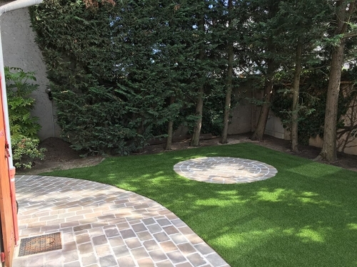 Jardin en gazon synthétique, M+Pose