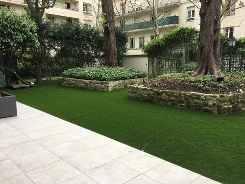 Jardin en gazon synthétique, M+Pose