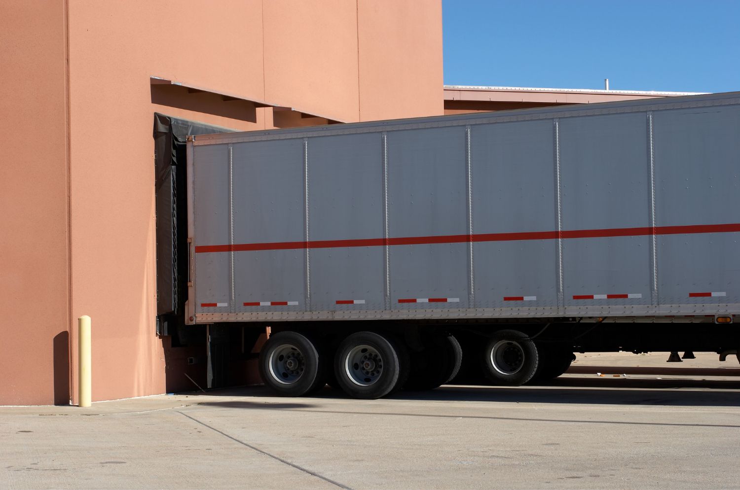 Trailers and trucks docked at a grocery store's loading docks in need of dock scheduling
