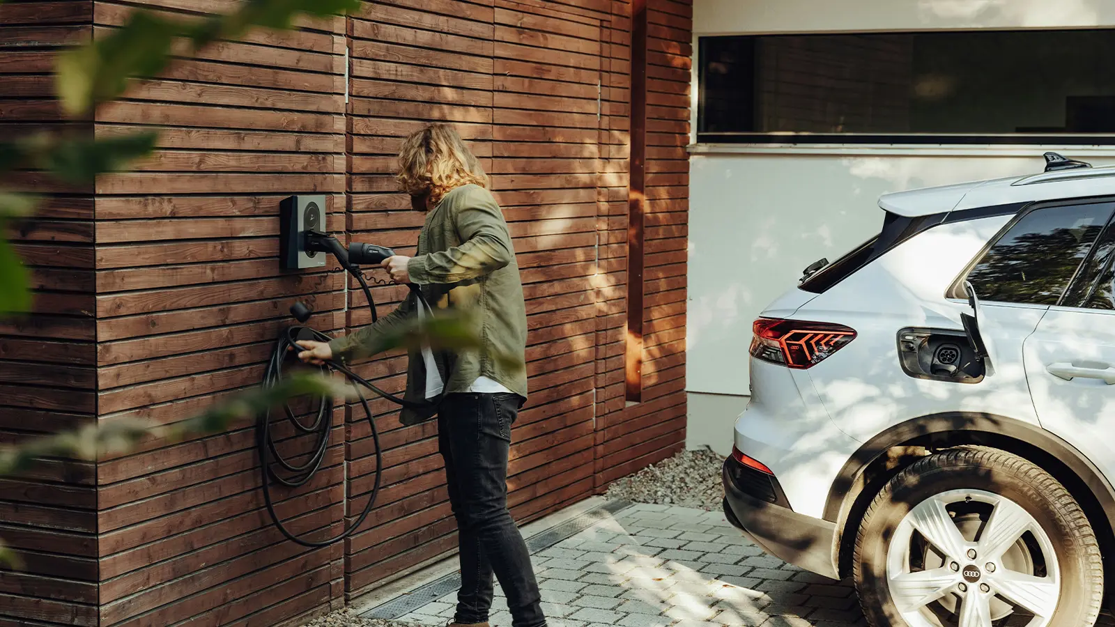 Cargar un coche eléctrico en casa