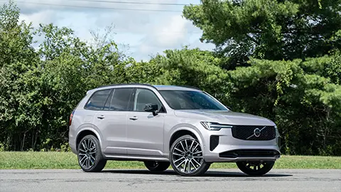 Un XC90 B6 Ultra 2026 plateado