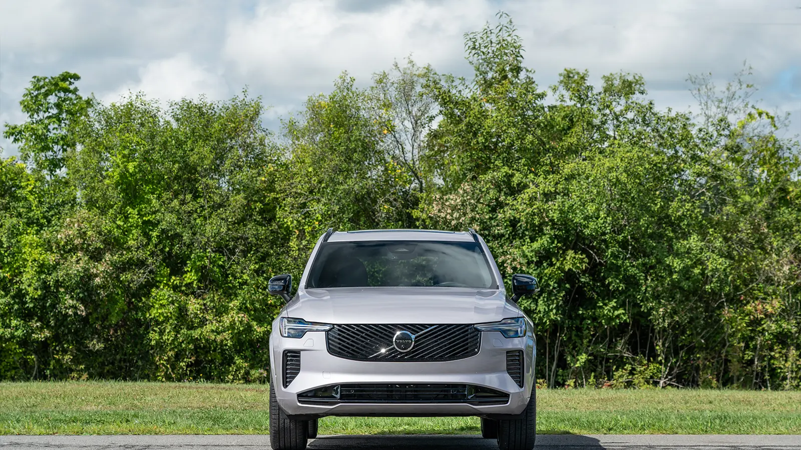 2026 Volvo XC90 B6 Ultra Hero shot