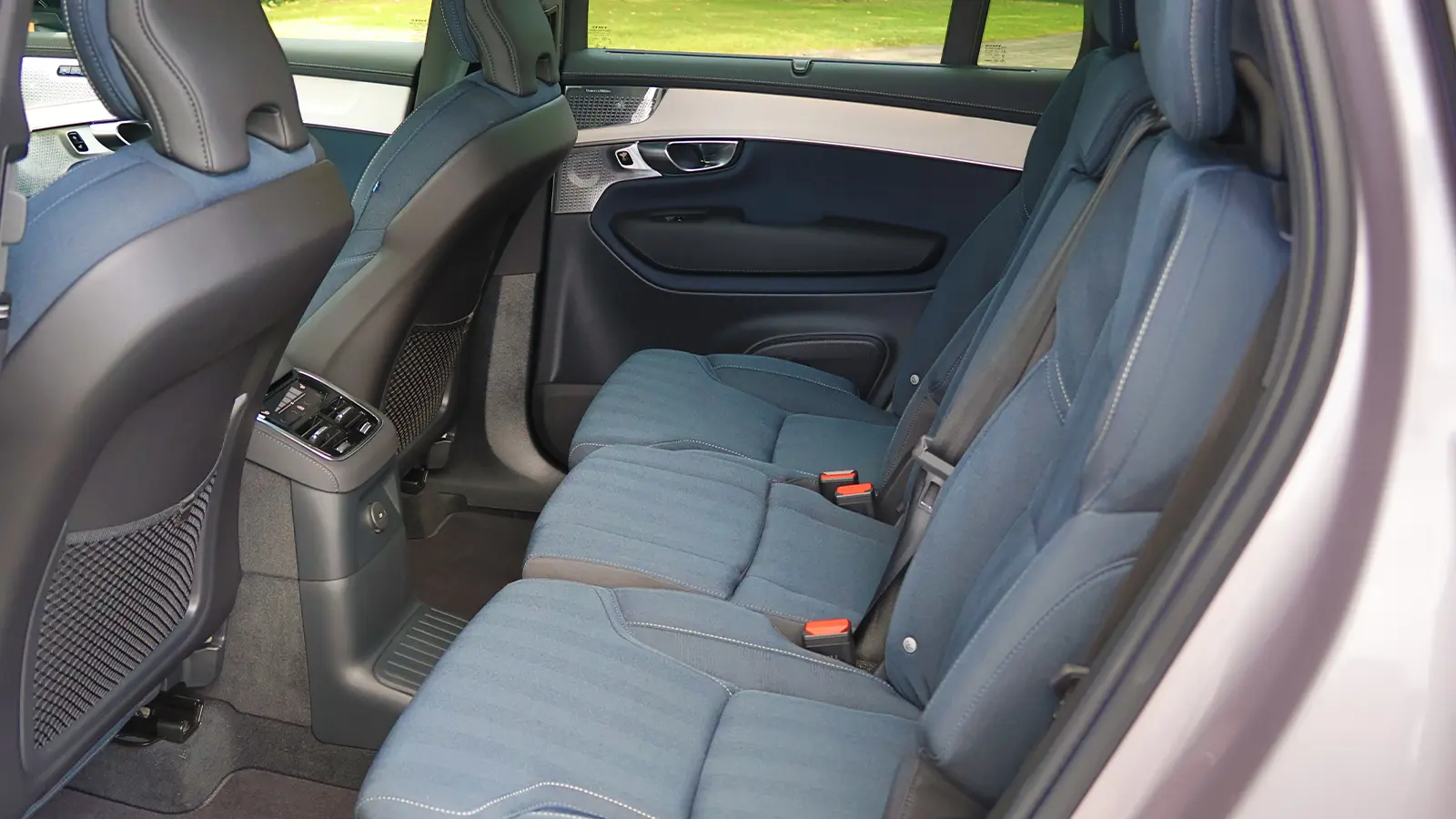 A silver 2026 Volvo XC90 T8 PHEV rear view