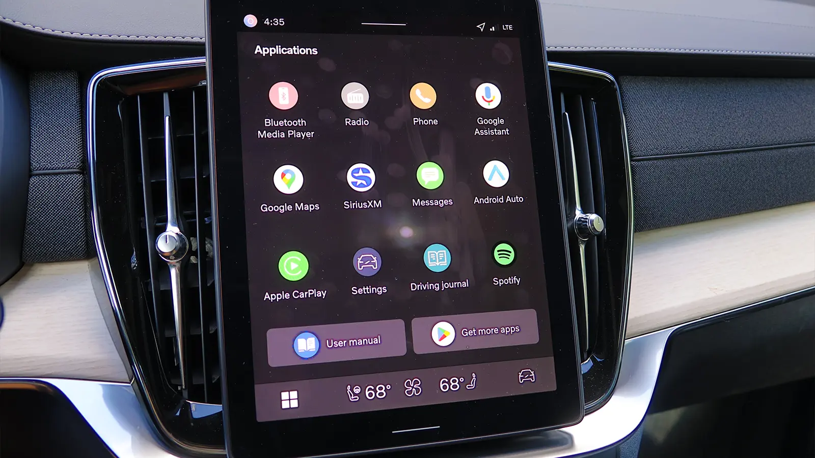 A silver 2026 Volvo XC90 T8 PHEV HUD