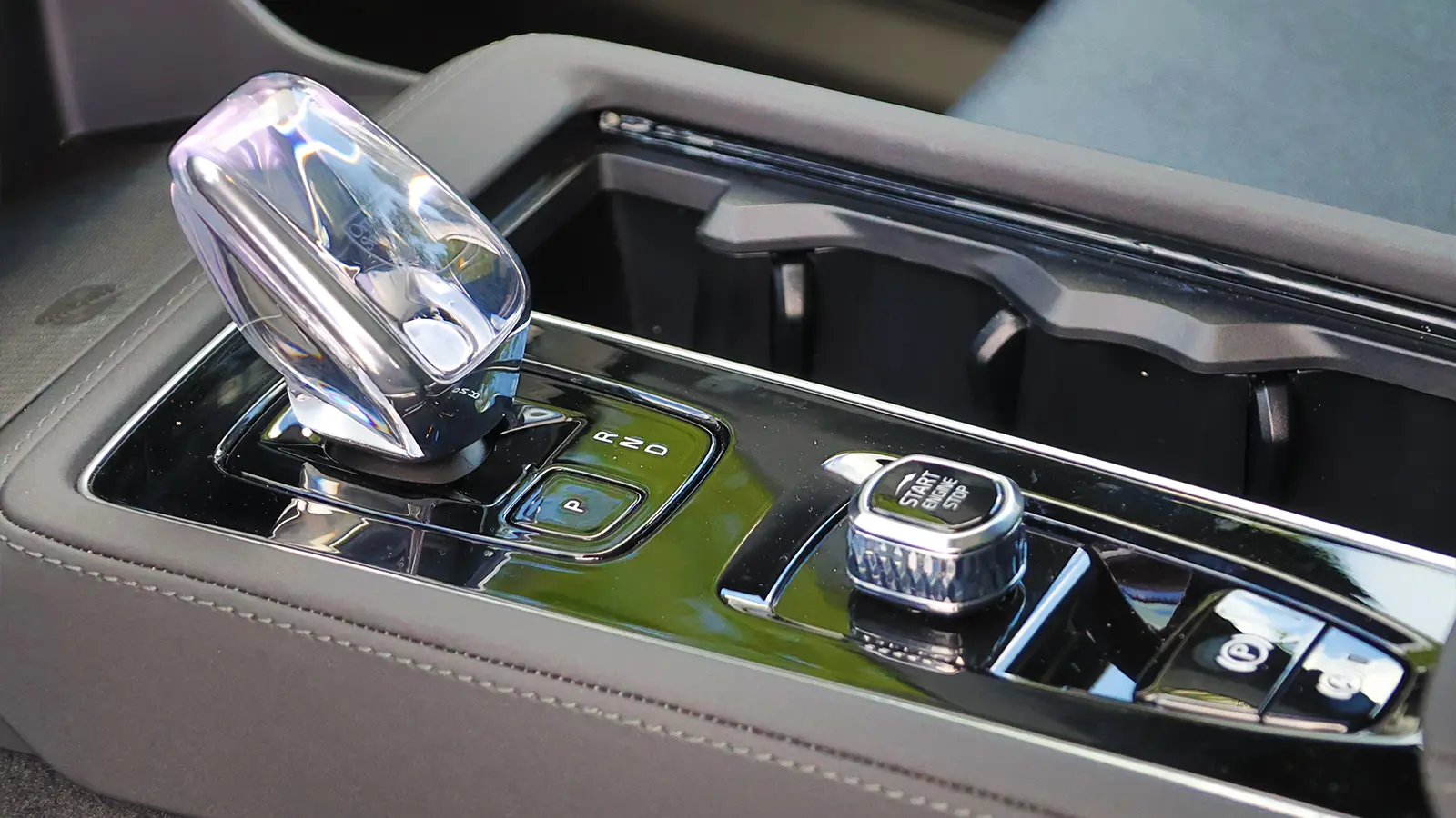 A silver 2026 Volvo XC90 T8 PHEV shift knob