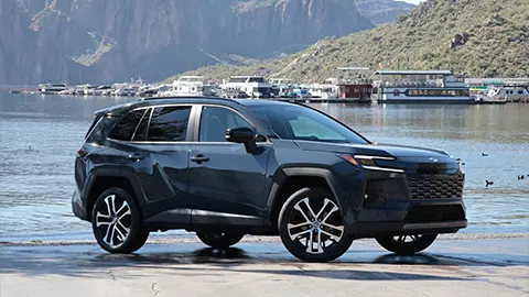 Un Toyota Rav4 2026 azul