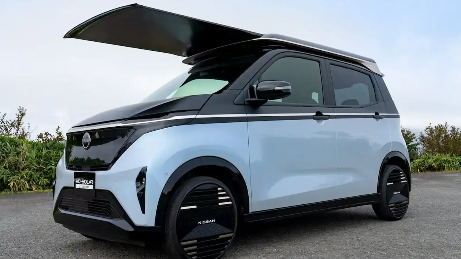 A concept Nissan EV solar roof