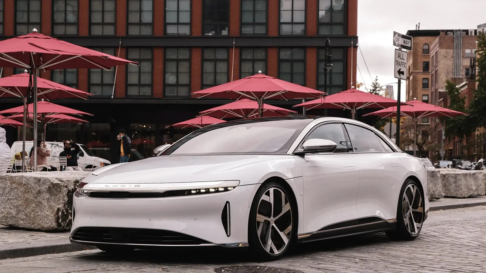 Un Lucid Air 2025 blanco