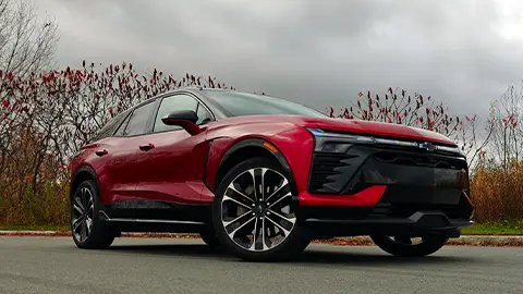 Un Chevrolet Blazer EV SS 2025 rojo