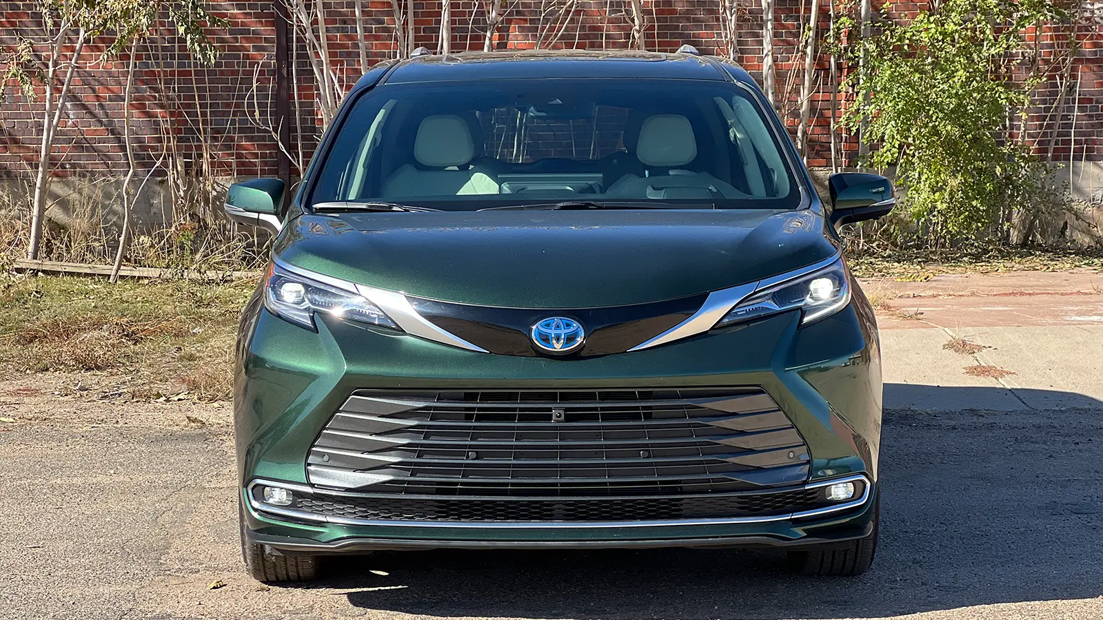 A green 2025 Toyota Sienna Hybrid Platinum AWD front view