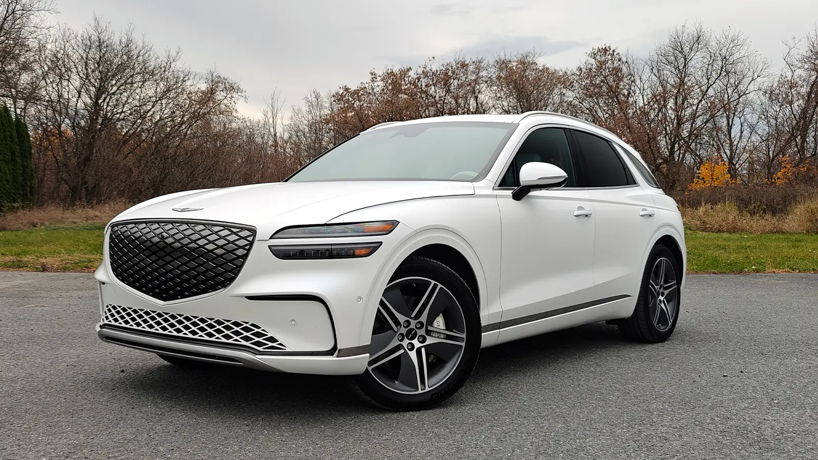 Un Genesis GV70 2026 blanco