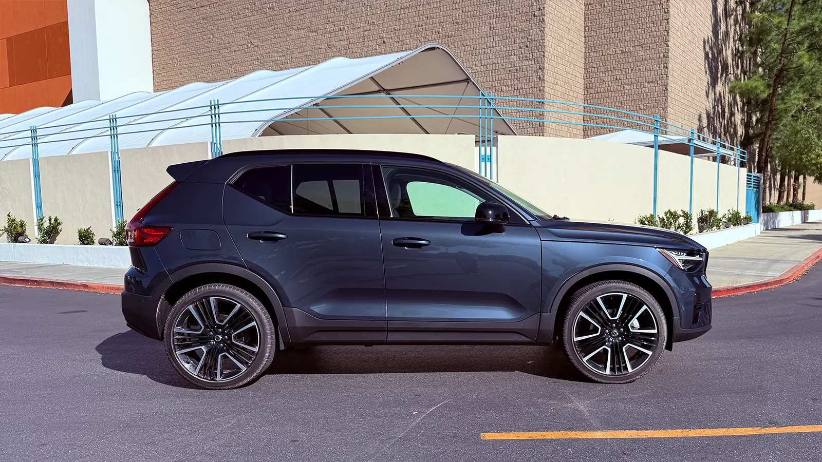 A 2026 dark blue Volvo XC40 side view