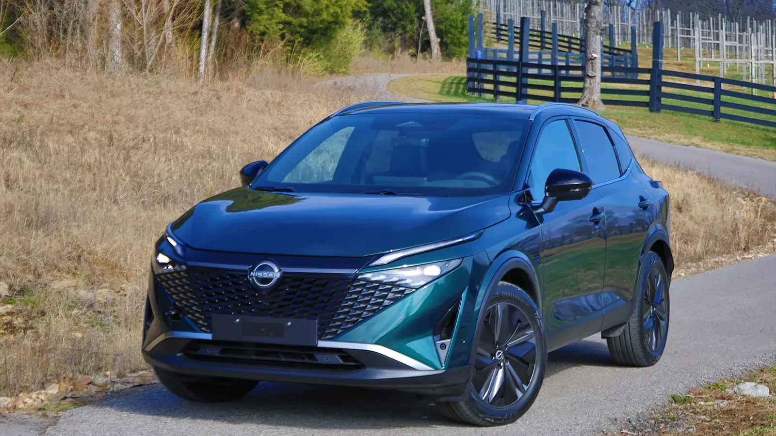 Un Nissan Qashqai 2025 verde oscuro