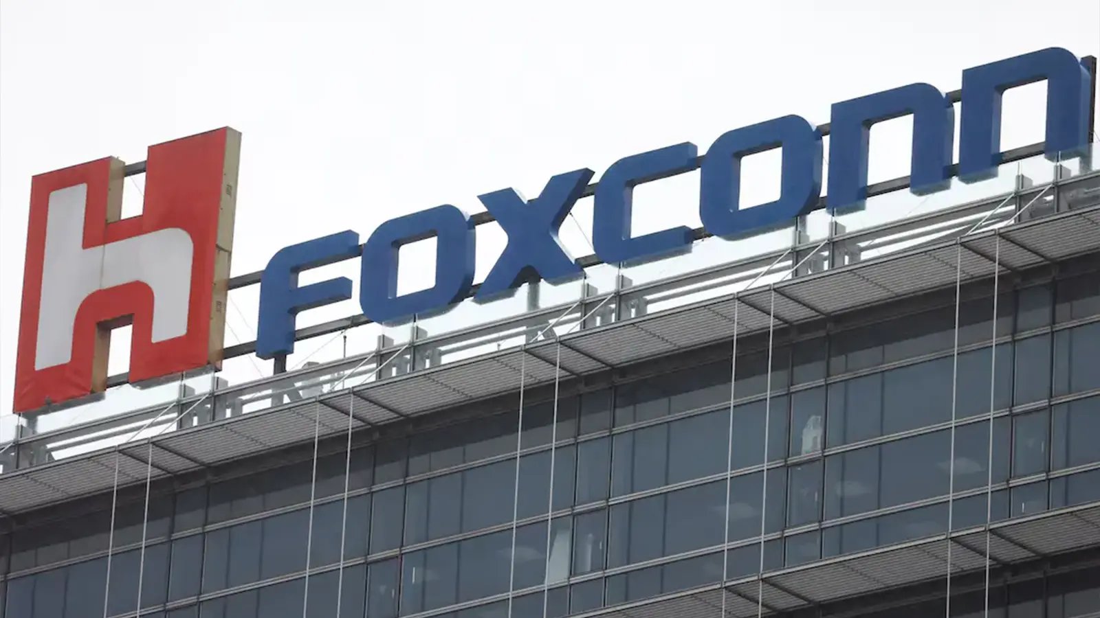 El letrero de la sede de FoxConn